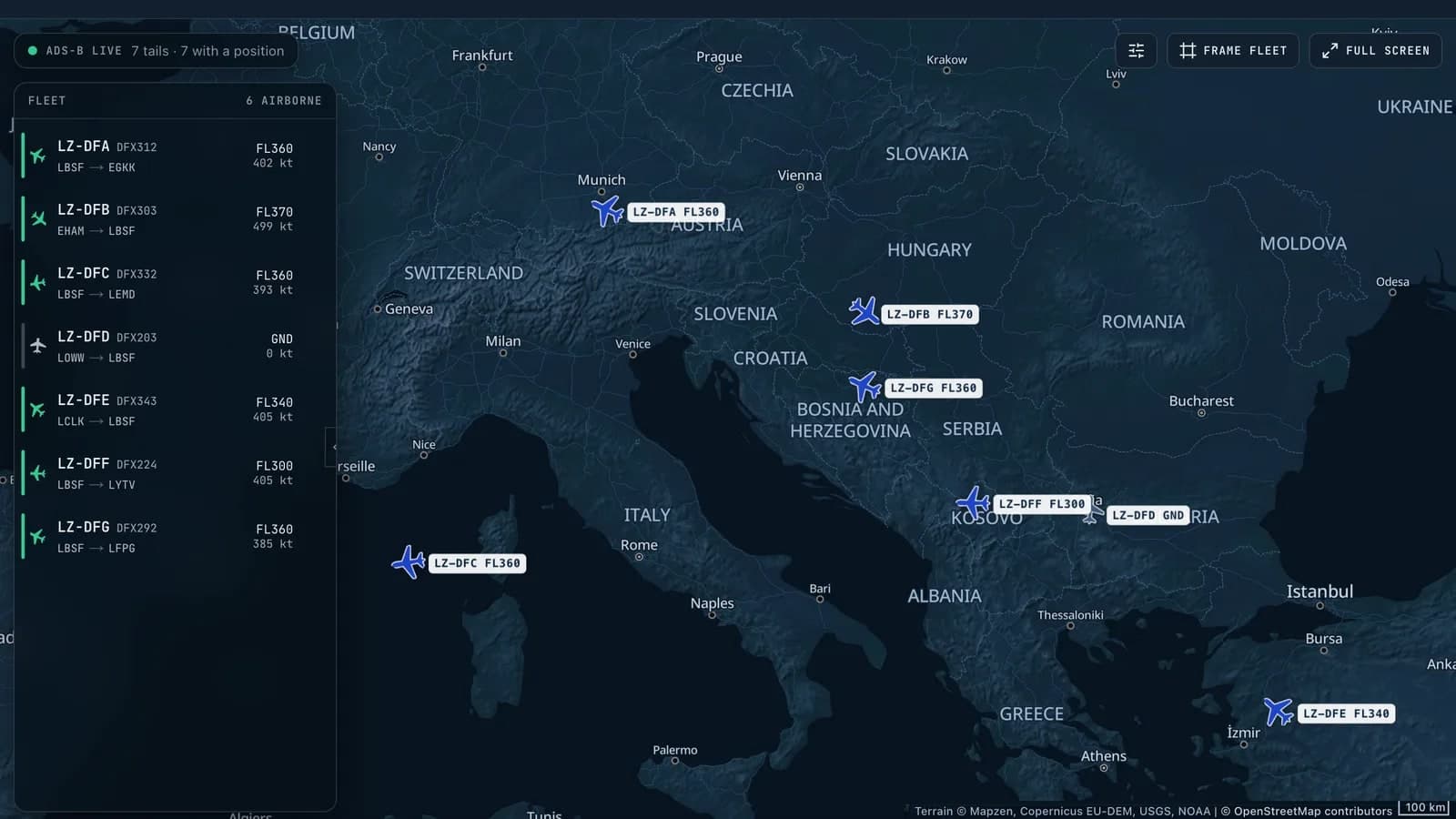 Live Fleet Monitoring in AeroSight FDM v2: the fleet on a near-live map, each aircraft with its flight level and route